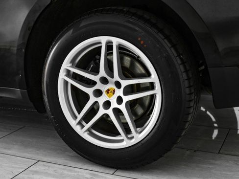 Used 2021 Porsche Macan image 45