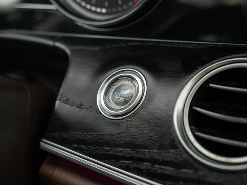 Used 2018 Mercedes-Benz E 300 E 300 4MATIC Sedan 4D w/ Premium 1 Package image 30