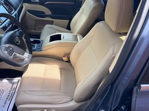 Used 2016 Toyota Highlander Limited Platinum AWD/4WD image 16