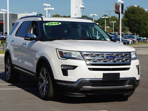 Used 2019 Ford Explorer Limited w/ Limited Luxury Package image 2