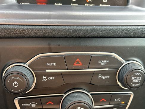 Used 2023 Dodge Charger SXT image 28