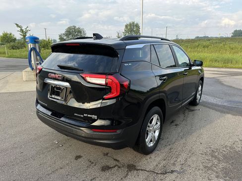 Used 2024 GMC Terrain SLE w/ Driver Convenience Package AWD/4WD image 9