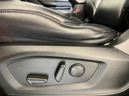 Used 2020 Ford Explorer XLT w/ Equipment Group 202A image 13