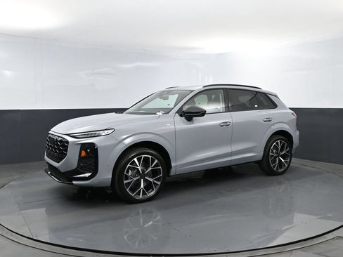 New 2026 Audi Q3 quattro 2.0T AWD/4WD image 1