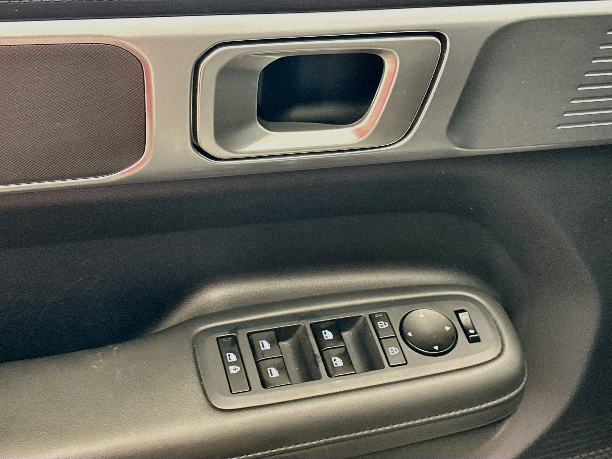 Used 2026 Hyundai Santa Fe SEL AWD/4WD image 15