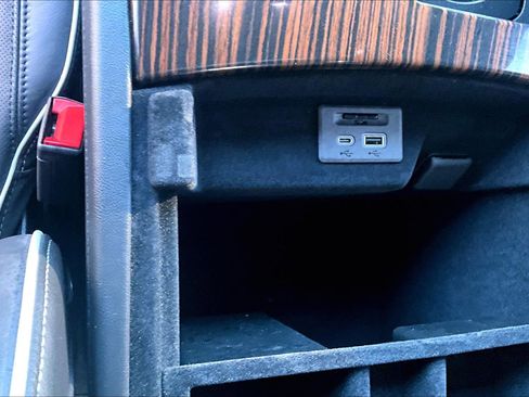 Used 2024 Cadillac Escalade ESV Premium Luxury image 33