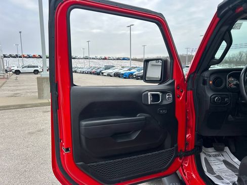 Used 2024 Jeep Gladiator Mojave w/ Convenience Group AWD/4WD image 35
