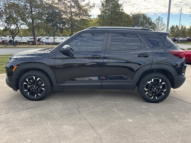 Used 2022 Chevrolet TrailBlazer LT w/ Convenience Package FWD image 4