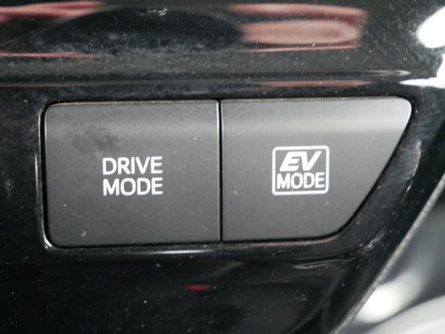 Used 2021 Toyota Prius LE FWD image 27
