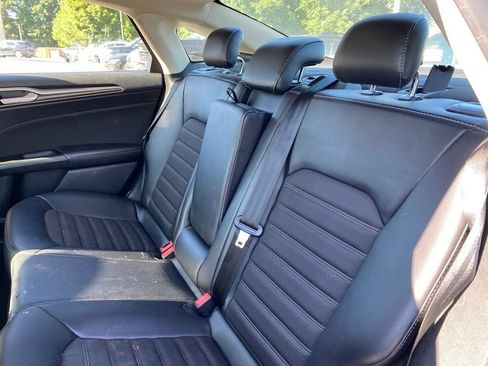 Used 2017 Ford Fusion SE w/ Equipment Group 201A FWD image 12
