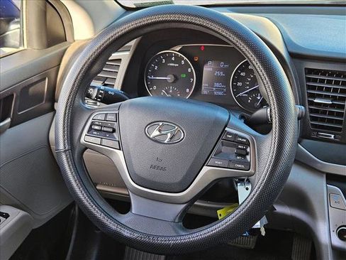 Used 2018 Hyundai Elantra SE image 11