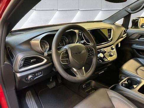 New 2026 Chrysler Pacifica Select image 26