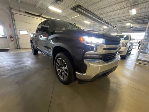 Used 2022 Chevrolet Silverado 1500 LT image 2