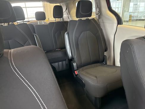 Used 2023 Chrysler Voyager LX image 53