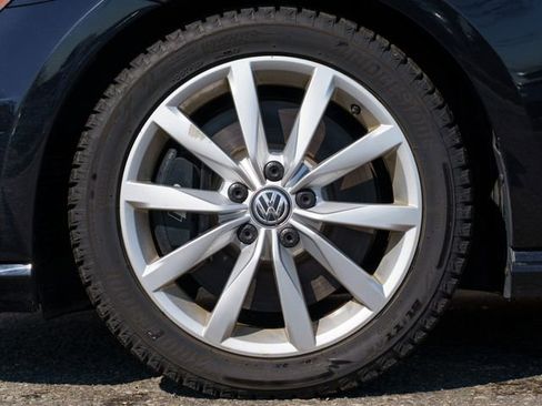 Used 2017 Volkswagen Golf R 4-Door AWD/4WD image 12