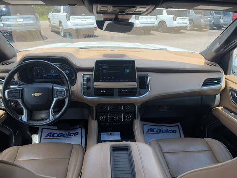Used 2023 Chevrolet Suburban Premier AWD/4WD image 15