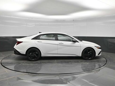 New 2026 Hyundai Elantra SEL Sport FWD image 9