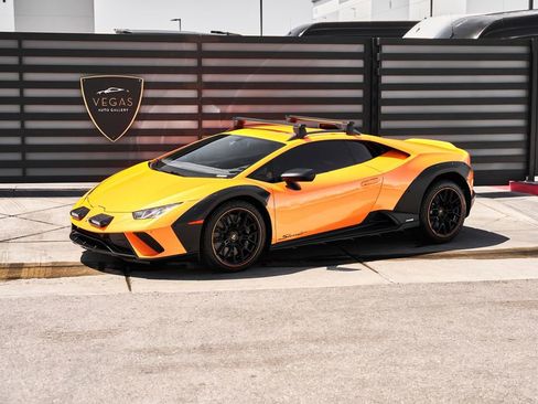 Used 2023 Lamborghini Huracan Sterrato image 5