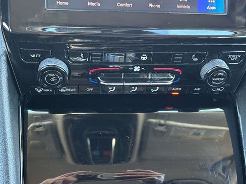 Used 2022 Jeep Grand Cherokee Limited image 25