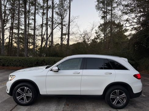 Used 2017 Mercedes-Benz GLC 300 4MATIC image 4
