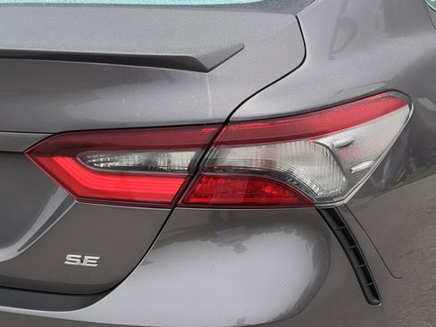 Used 2022 Toyota Camry SE w/ Carpet Mat Package (TMS) image 37