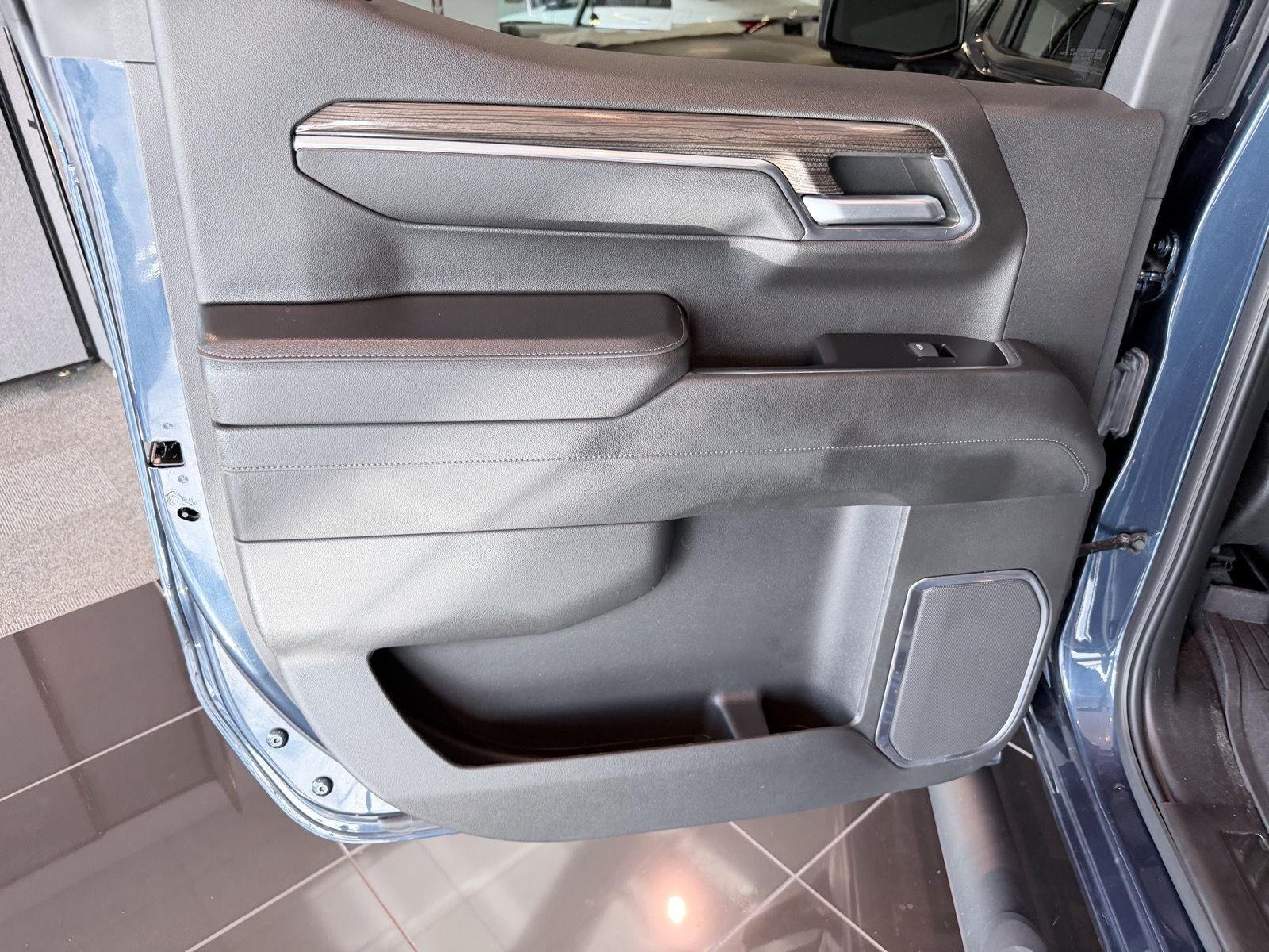 Used 2022 Chevrolet Silverado 1500 LT Trail Boss w/ LT Trail Boss Premium Package AWD/4WD image 23