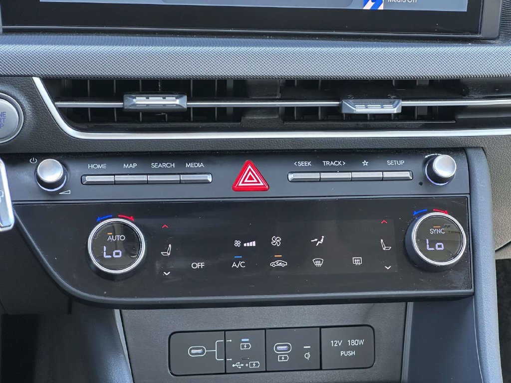 Certified 2024 Hyundai Sonata SEL w/ Convenience Package FWD image 19
