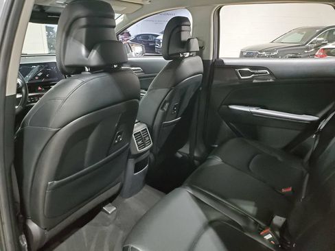 Used 2024 Kia Sportage EX FWD image 23
