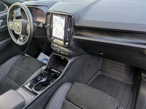 Used 2023 Volvo XC40 Recharge Plus image 20