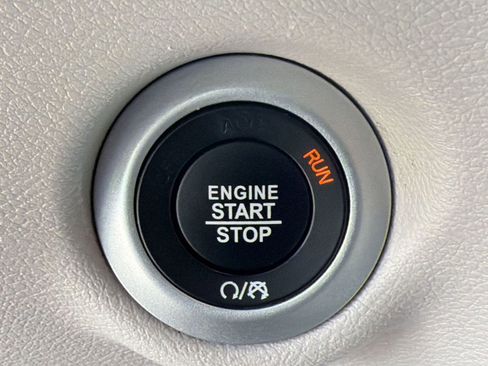 Used 2024 Chrysler Pacifica Touring-L FWD image 24