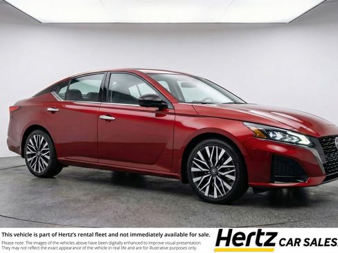 Used 2025 Nissan Altima 2.5 SV image 1