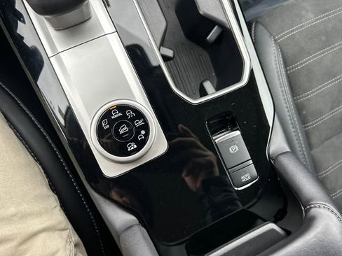 Used 2025 Mitsubishi Outlander SE image 21