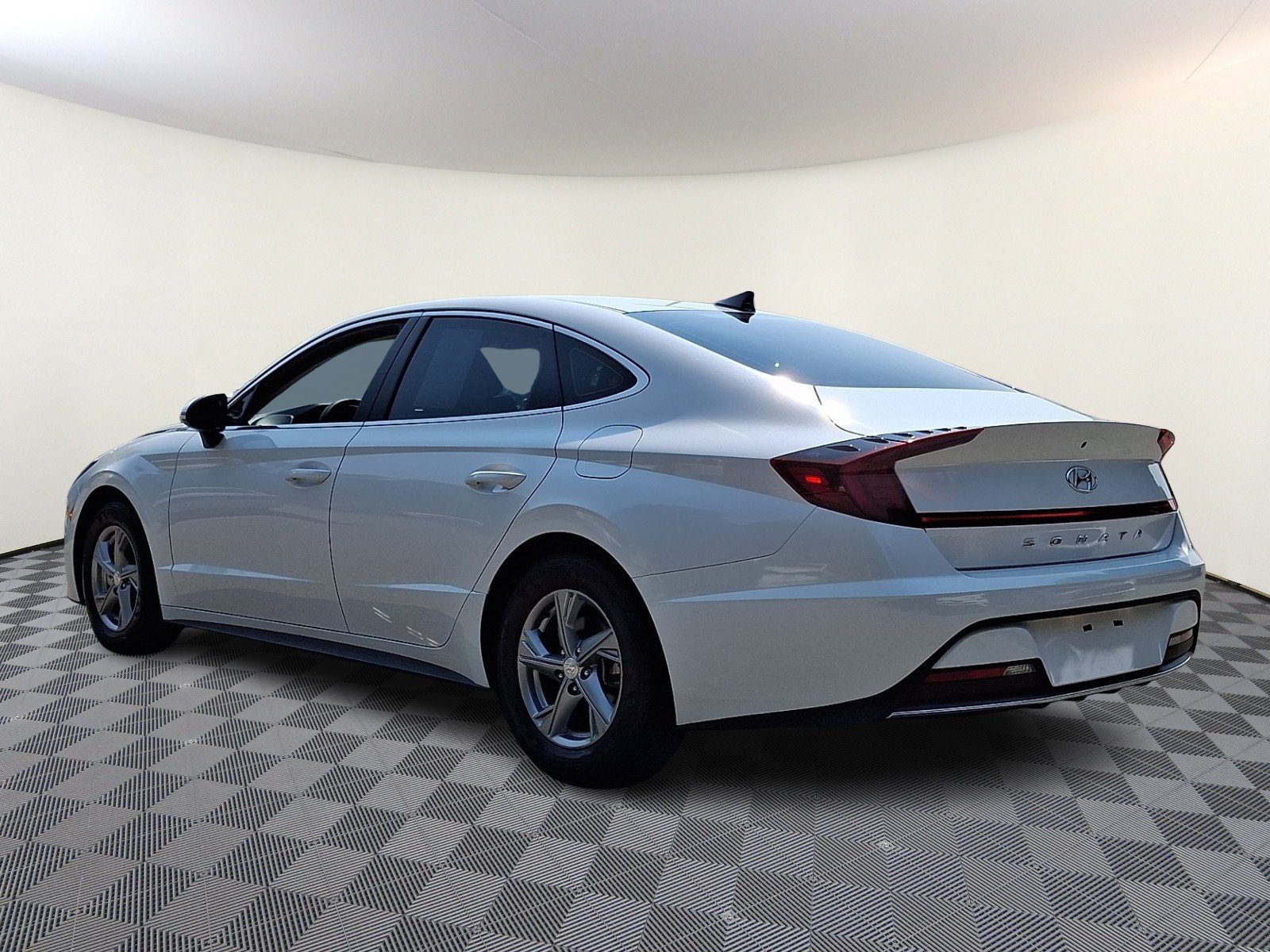 Used 2023 Hyundai Sonata SE w/ Preferred Accessory Package FWD image 4