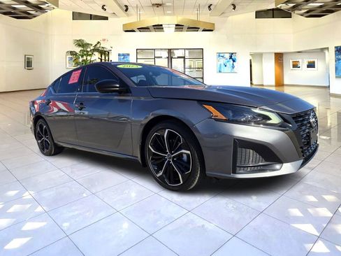 Certified 2023 Nissan Altima 2.5 SR image 3