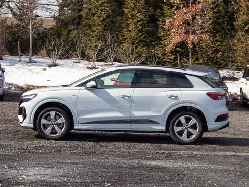 Used 2024 Audi Q4 e-tron Premium image 4