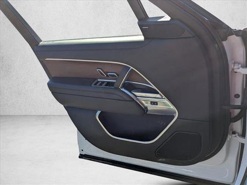 Certified 2025 Land Rover Range Rover Long Wheelbase SE image 21