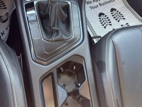 Used 2024 Volkswagen Tiguan SE image 38