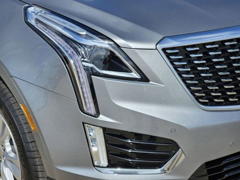 New 2026 Cadillac XT5 Luxury image 9