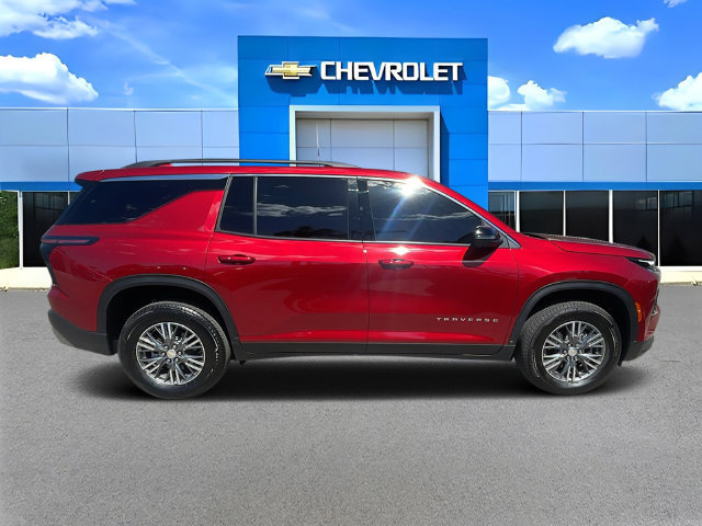 Used 2026 Chevrolet Traverse LT w/ LPO, Cargo Package FWD image 2
