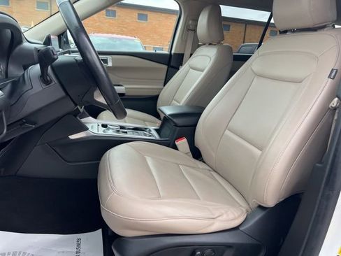 Certified 2023 Ford Explorer XLT w/ Equipment Group 202A AWD/4WD image 18