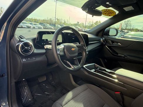 Used 2025 Chevrolet Equinox LT image 13