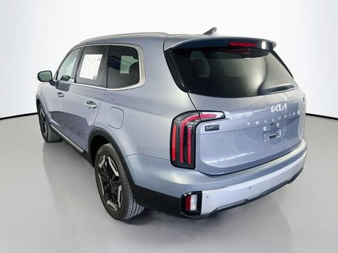 Used 2023 Kia Telluride EX w/ EX Captain's Chair Package AWD/4WD image 6