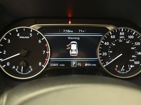 Used 2025 Nissan Sentra SR w/ SR Premium Package FWD image 23