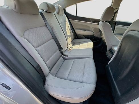 Used 2017 Hyundai Elantra SE FWD image 30