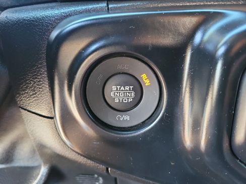 Used 2021 Jeep Gladiator Sport image 14