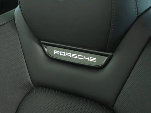 Certified 2025 Porsche Macan 4S Electric AWD/4WD image 33