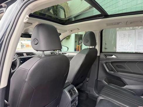 Used 2022 Volkswagen Tiguan SE FWD image 16