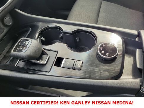 Certified 2025 Nissan Rogue SV image 27