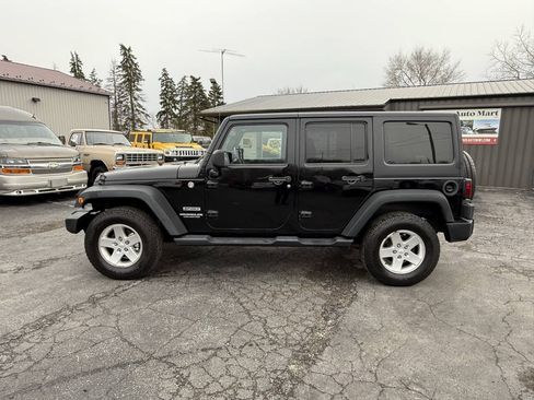 Used 2014 Jeep Wrangler Unlimited Sport w/ Quick Order Package 23S AWD/4WD image 2
