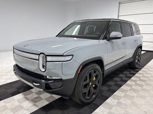 Used 2022 Rivian R1S Launch Edition image 1